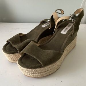 STEVE MADDEN PLATFORM SANDALS